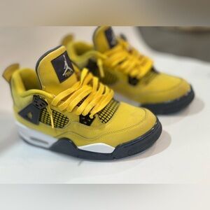 Air Jordan 4 Retro GS 2021 6.5Y